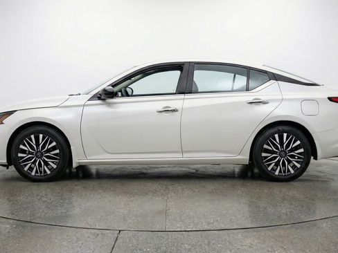 Used 2025 Nissan Altima 2.5 SV image 5