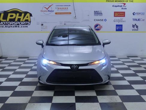 Used 2023 Toyota Corolla LE image 2