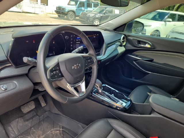 Used 2025 Chevrolet Trax ACTIV FWD image 20