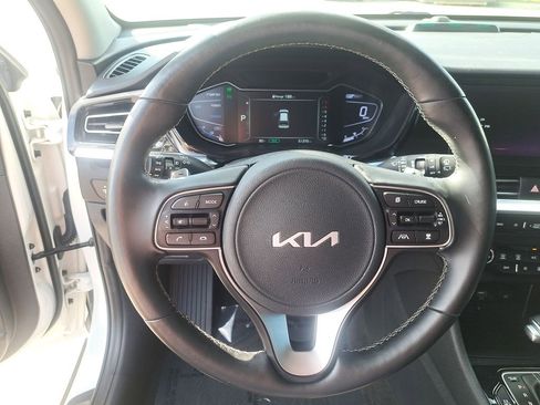 Used 2022 Kia Niro EX Premium image 17