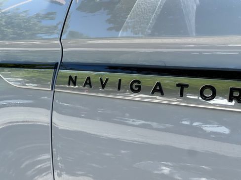 New 2026 Lincoln Navigator L Reserve AWD/4WD image 7