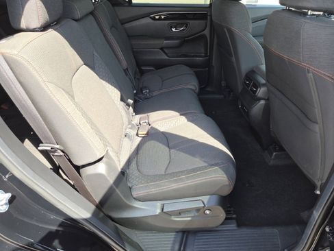 Used 2025 Honda Pilot Sport image 21