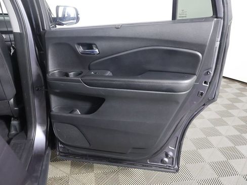Used 2019 Honda Pilot Touring image 32