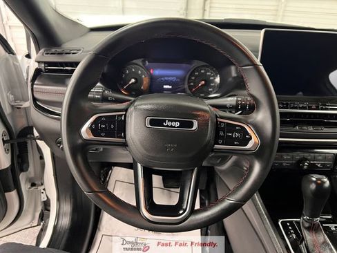 Used 2025 Jeep Compass Trailhawk AWD/4WD image 42