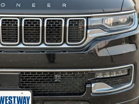 Used 2024 Jeep Wagoneer Series II w/ Flexible Seating Group RWD image 9