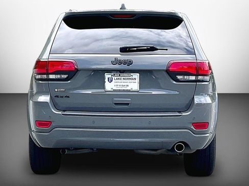 Used 2019 Jeep Grand Cherokee Altitude AWD/4WD image 7