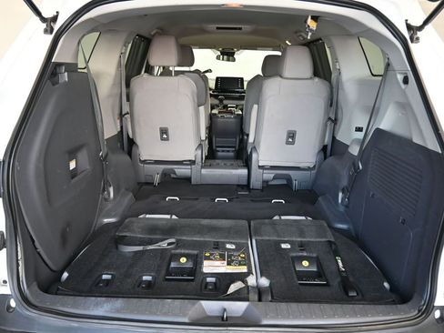 Used 2021 Toyota Sienna LE image 54