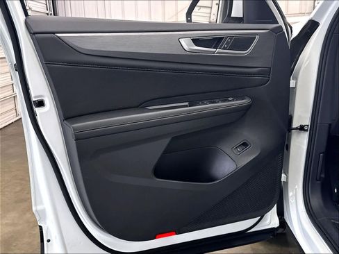 Used 2024 Volkswagen Atlas Cross Sport SE w/ Panoramic Sunroof Package FWD image 22