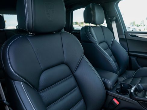 New 2026 Porsche Macan Turbo image 34