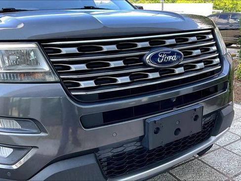 Used 2017 Ford Explorer Limited w/ Equipment Group 301A FWD image 28