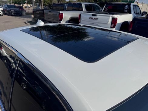 Used 2020 Chrysler 300 Touring L w/ Value Package RWD image 9