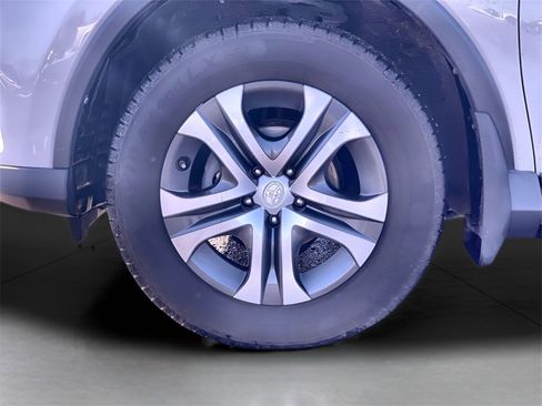 Used 2017 Toyota RAV4 LE image 17
