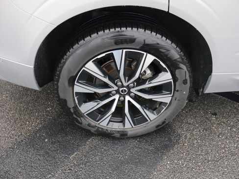 Used 2025 Volvo XC60 B5 Plus image 38