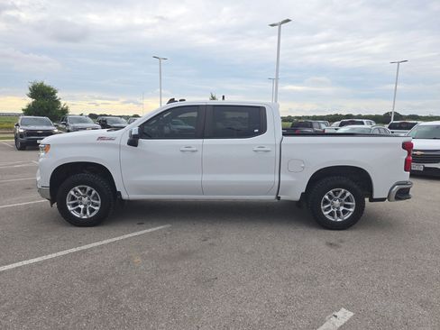 Used 2023 Chevrolet Silverado 1500 LT w/ Z71 Off-Road Package AWD/4WD image 6
