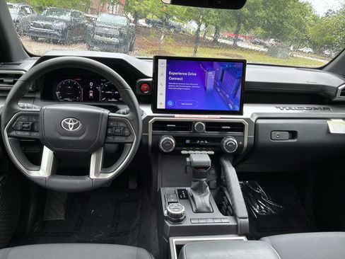 Used 2025 Toyota Tacoma TRD Off-Road AWD/4WD image 28