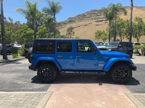 Used 2023 Jeep Wrangler Unlimited Sahara w/ Cold Weather Group AWD/4WD image 7