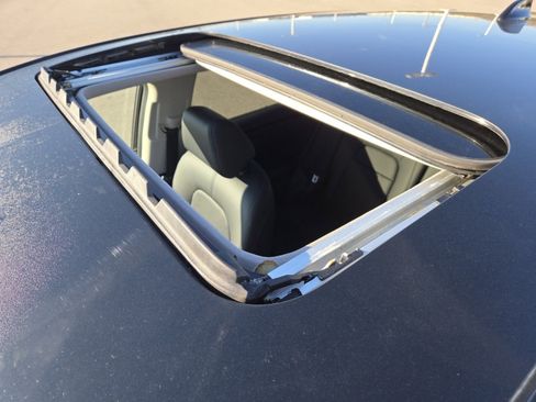 Used 2023 Honda HR-V EX-L image 4