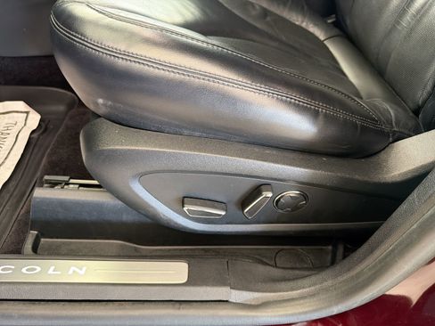 Used 2018 Lincoln MKC Select w/ Select Plus Package FWD image 11