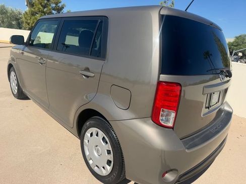 Used 2013 Scion xB FWD image 12