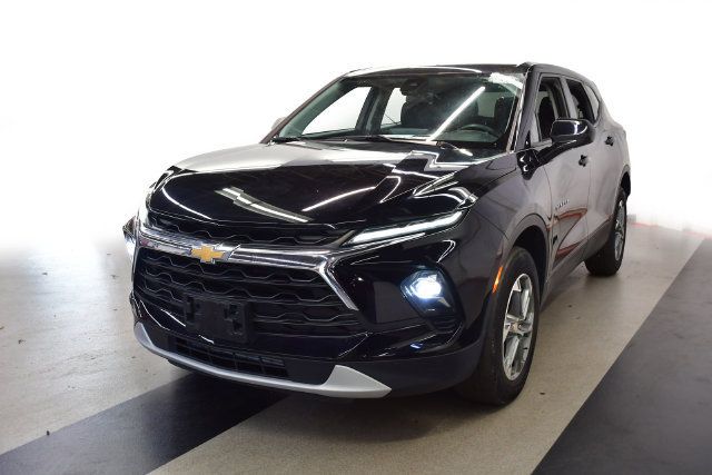 Used 2023 Chevrolet Blazer LT FWD image 2