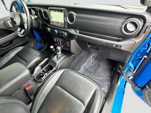 Used 2021 Jeep Wrangler Unlimited Rubicon 4xe w/ Cold Weather Group AWD/4WD image 34