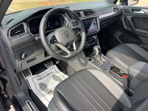 Used 2023 Volkswagen Tiguan SE R-Line image 14