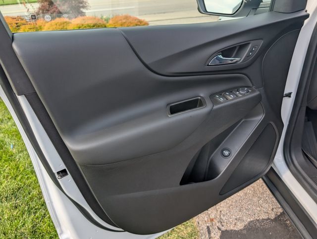Used 2024 Chevrolet Equinox LT w/ LPO, Floor Liner Package FWD image 15
