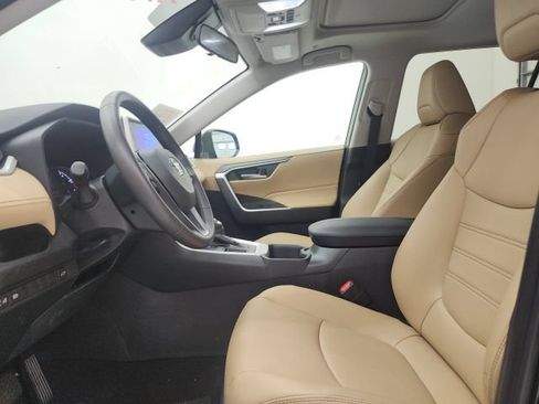 Used 2025 Toyota RAV4 XLE Premium FWD image 15