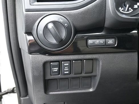 Used 2024 Nissan Titan SV w/ SV Convenience Package AWD/4WD image 18