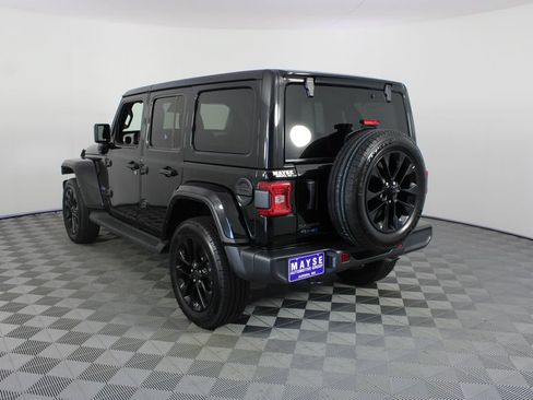 Used 2025 Jeep Wrangler Unlimited Sahara AWD/4WD image 21