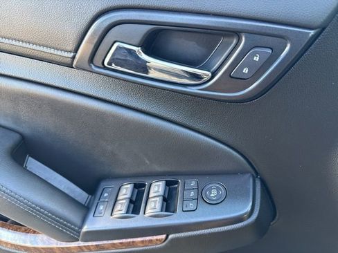 Used 2020 Chevrolet Suburban Premier image 24