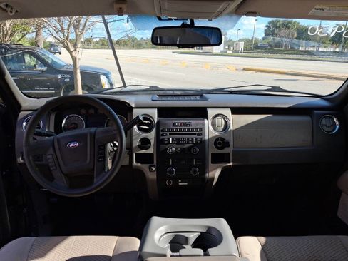Used 2010 Ford F150 XLT image 12