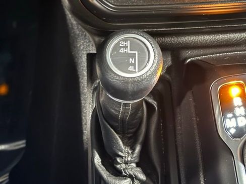 Used 2021 Jeep Wrangler Sport S image 33