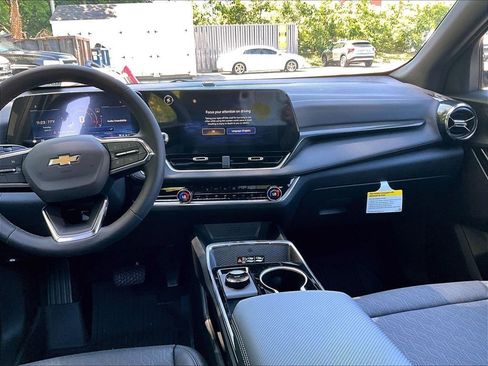 New 2026 Chevrolet Equinox LT w/ Convenience Package II AWD/4WD image 13