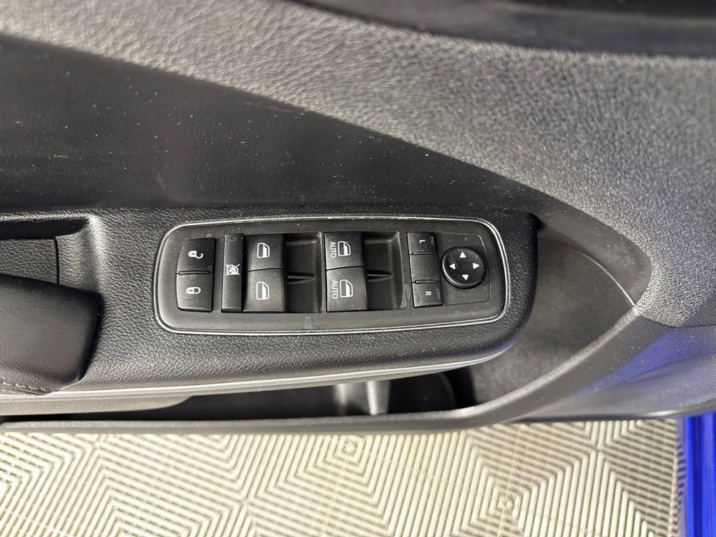 Used 2021 Dodge Charger SXT w/ Leather Interior Group RWD image 13
