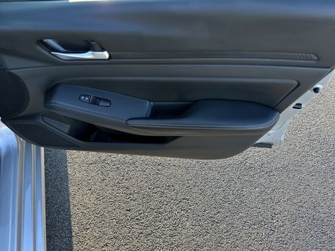 Used 2024 Nissan Altima 2.5 SV image 15