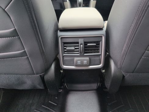 Used 2022 Subaru Forester Limited image 41