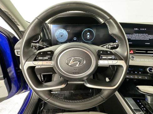 Used 2023 Hyundai Elantra Limited image 11