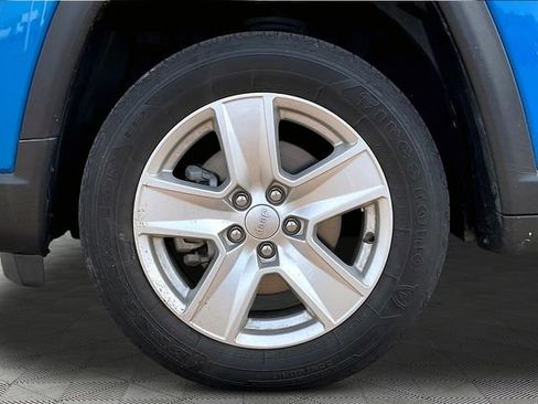 Used 2022 Jeep Compass Latitude w/ Sun and Sound Group AWD/4WD image 21