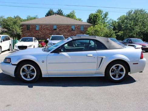 Used 2004 Ford Mustang Convertible RWD image 5