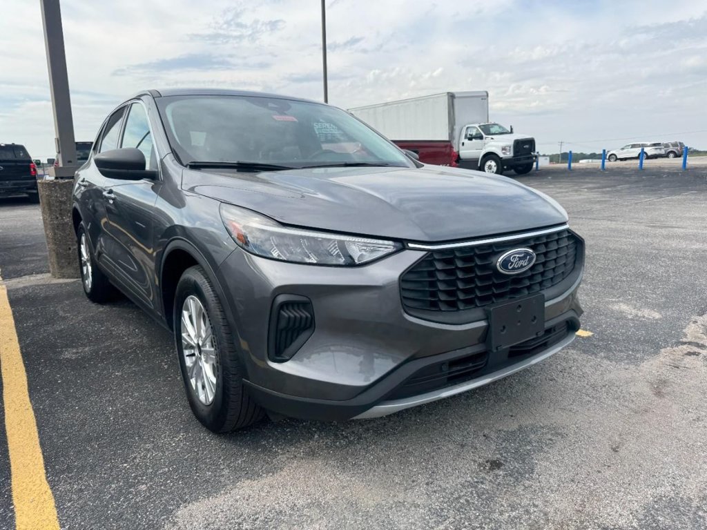 Used 2023 Ford Escape Active AWD/4WD image 2