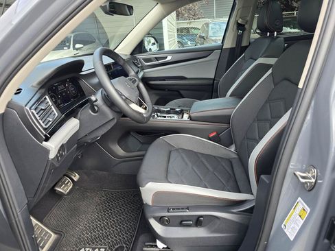 Used 2024 Volkswagen Atlas Peak Edition SEL AWD/4WD image 21