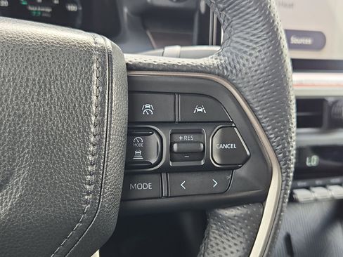 Used 2025 Toyota Tacoma TRD Sport AWD/4WD image 19