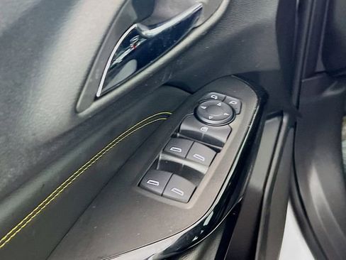 Used 2025 Chevrolet Trax LT w/ LT Convenience Package image 16