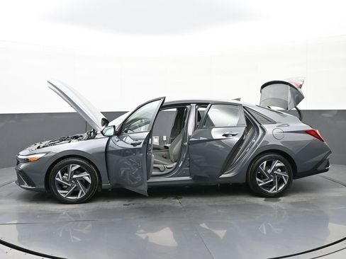 Certified 2025 Hyundai Elantra Sport image 56