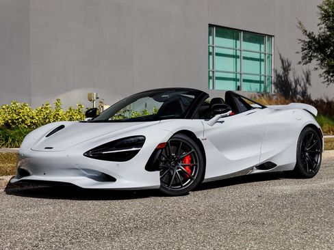 Used 2026 McLaren 750S Spider RWD image 12