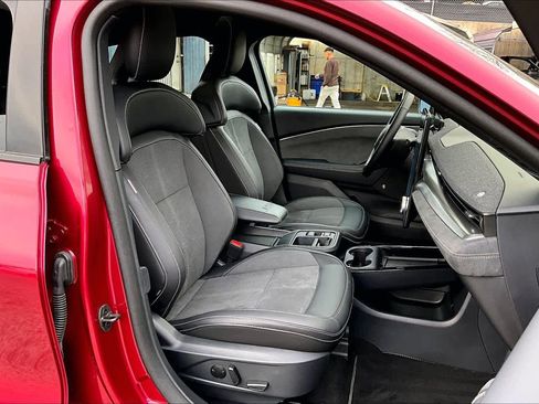 Certified 2025 Ford Mustang Mach-E GT image 8