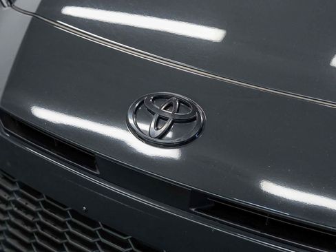 Used 2025 Toyota Camry SE FWD image 8