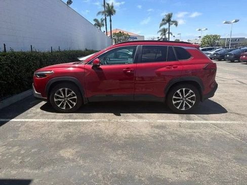Used 2023 Toyota Corolla Cross XLE w/ Convenience Package AWD/4WD image 3