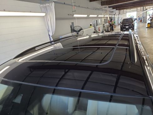 Used 2022 Volkswagen Tiguan SE R-Line image 15